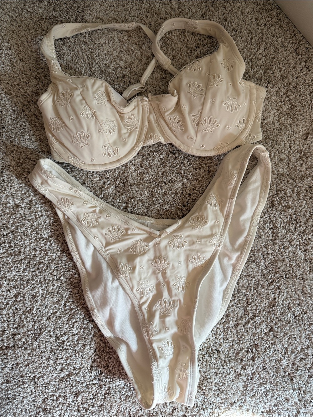 wild fable Embroidered Cream Underwire Bra Bikini Set